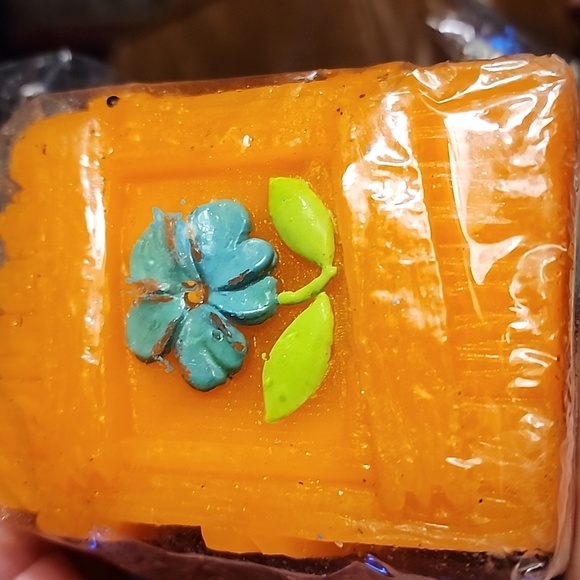 SET OF 2 -- NEW IN WRAPPING  CITRONELLA SCENTED PATIO ACCENTS CANDLES. - Picture 3 of 4